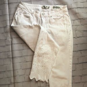🤩Super cute white jeans 👖